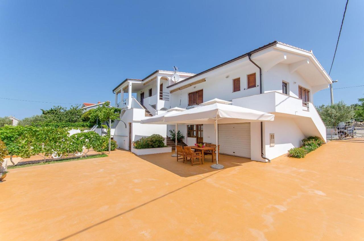 Apartments Goran Vir Exterior photo