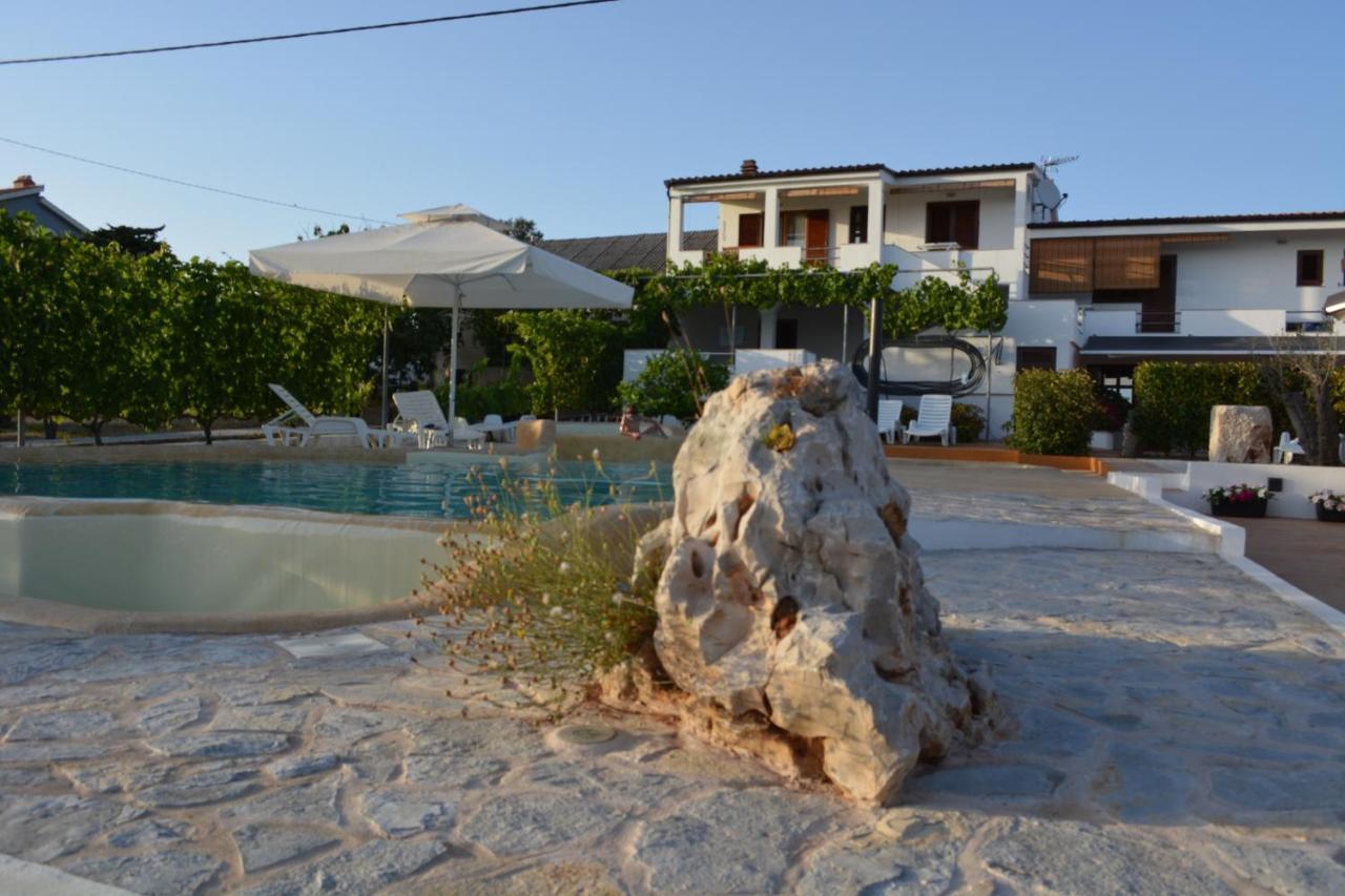 Apartments Goran Vir Exterior photo