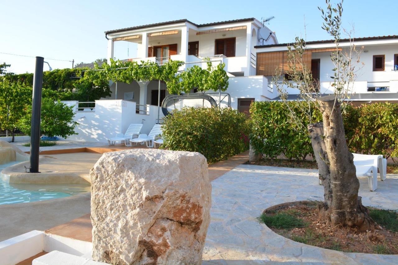 Apartments Goran Vir Exterior photo