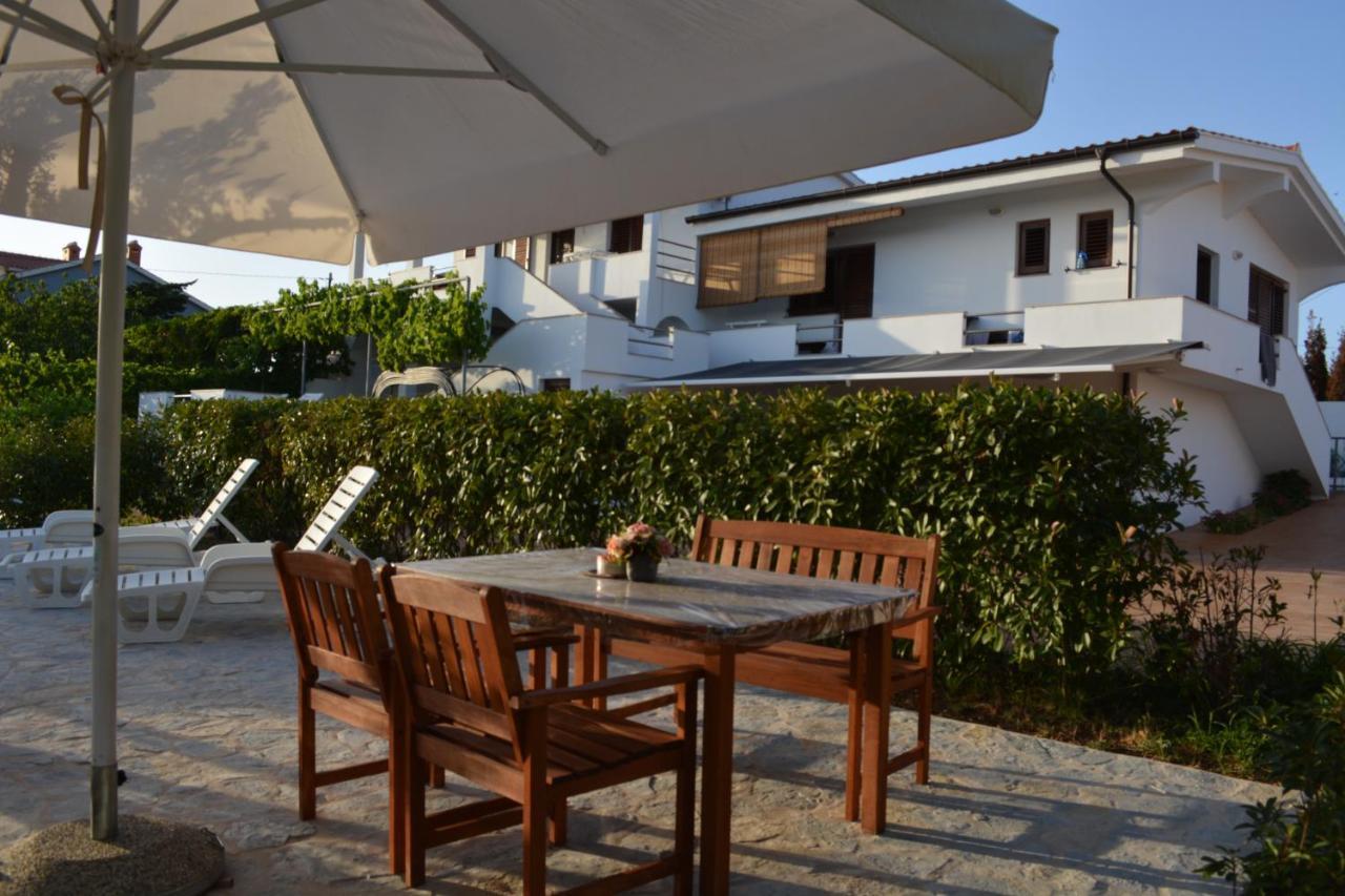 Apartments Goran Vir Exterior photo